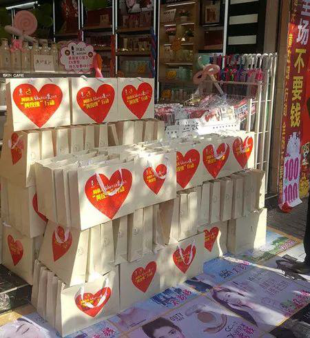 “黃玫瑰”行動充滿愛，越發(fā)讓人迫不及待。